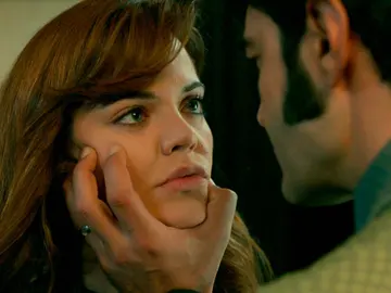 Demir y Züleyha, cada vez más distantes: “Ya no quiero quedarme aquí” Demir y Züleyha, cada vez más distantes: “Ya no quiero quedarme aquí”
