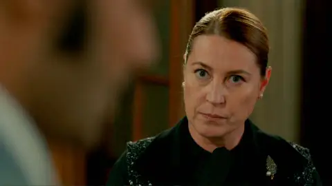 Hünkar deja las cosas claras a Demir: “O trabajamos juntos o los Yaman nos hundiremos” Hünkar deja las cosas claras a Demir: “O trabajamos juntos o los Yaman nos hundiremos”