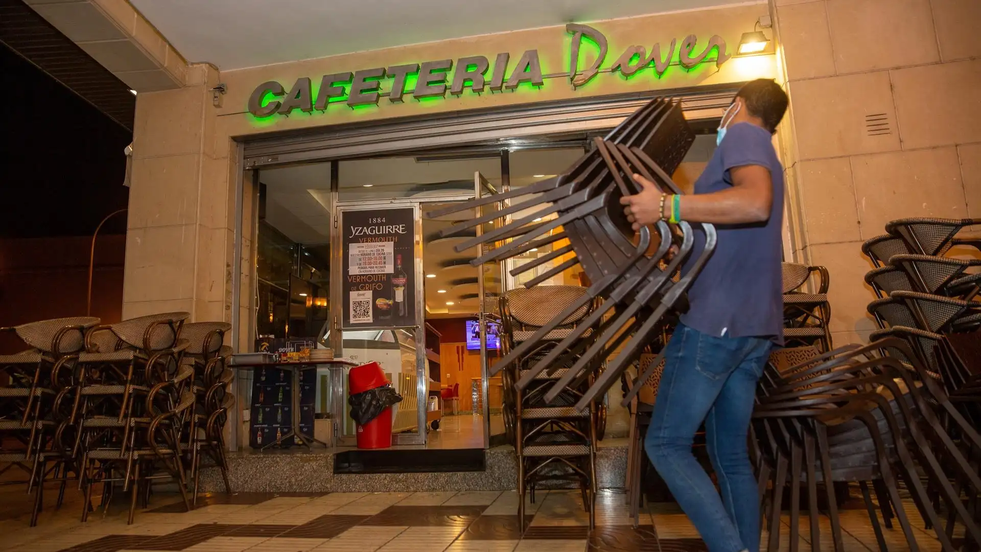 Nueve comunidades establecen toque de queda y cierre de la hostelería a medianoche por el Covid-19 Nueve comunidades establecen toque de queda y cierre de la hostelería a medianoche por el Covid-19