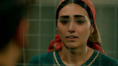 Gülten se rinde ante Çetin y reconoce sus sentimientos Gülten se rinde ante Çetin y reconoce sus sentimientos