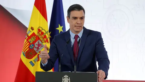 Pedro Sánchez hace balance del año: "Han sido dos años difíciles, complejos e intensos marcados por la pandemia" Pedro Sánchez hace balance del año: "Han sido dos años difíciles, complejos e intensos marcados por la pandemia"