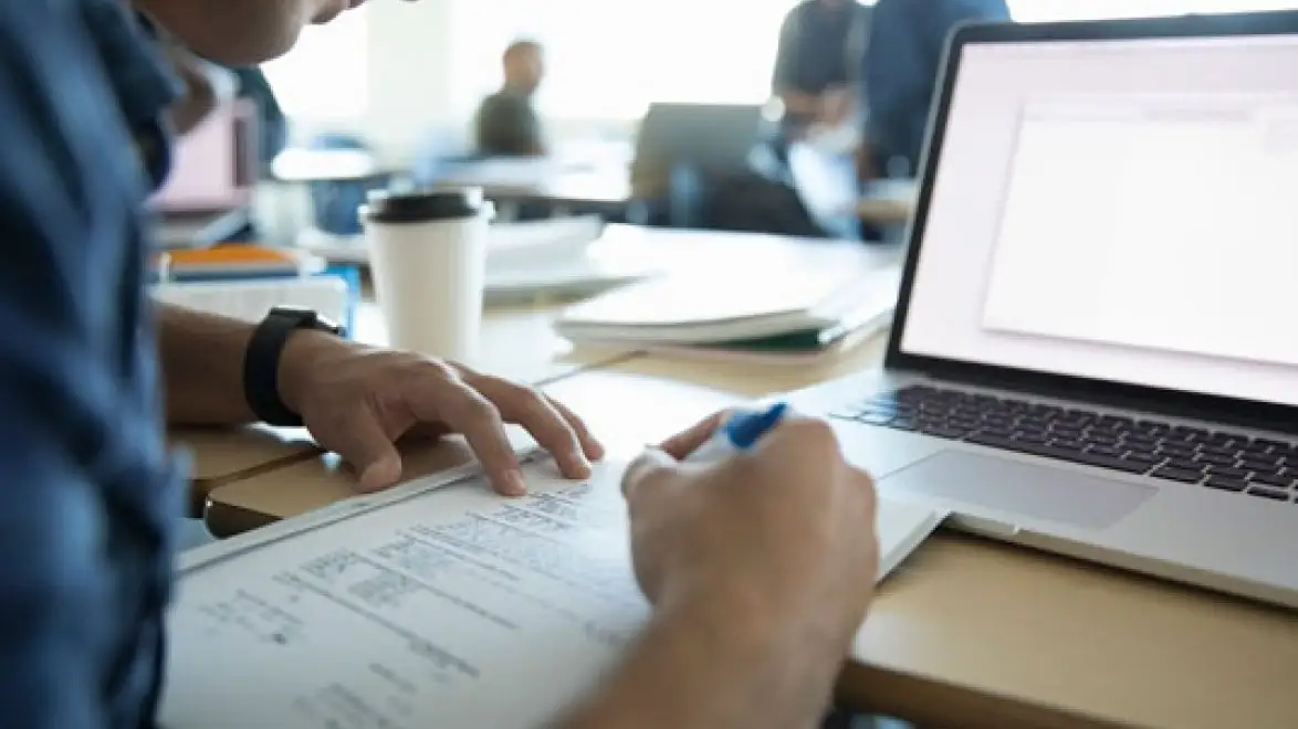 El Gobierno propone para el próximo curso que los alumnos con un 5 de media opten a la beca Máster El Gobierno propone para el próximo curso que los alumnos con un 5 de media opten a la beca Máster