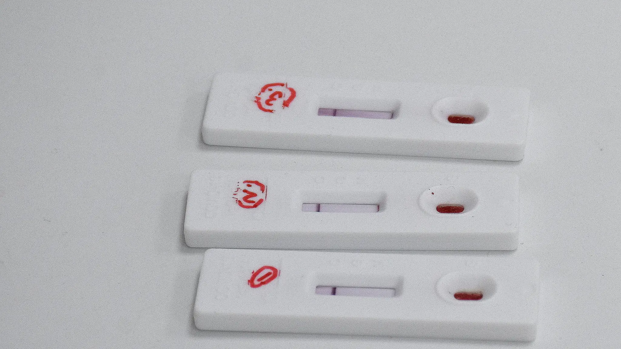 La Farmacia Lavapiés recoge test de antígenos para dárselos a las personas sin recursos. La Farmacia Lavapiés recoge test de antígenos para dárselos a las personas sin recursos.