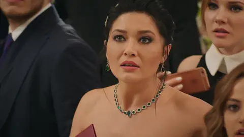 Gulseren el día de su boda Paramparça. Vidas cruzadas