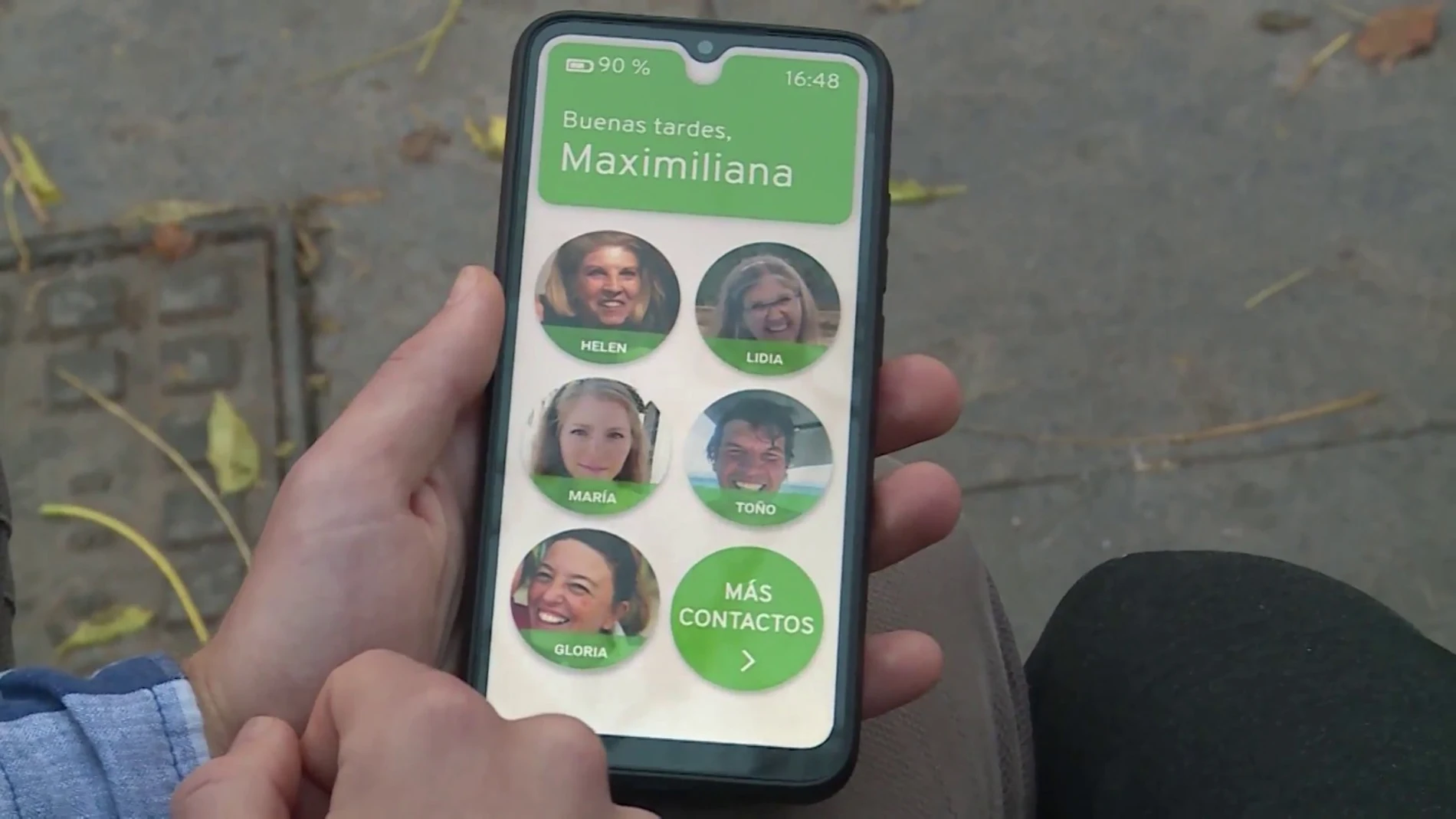 Maximiliana', el teléfono móvil de uso fácil para los mayores