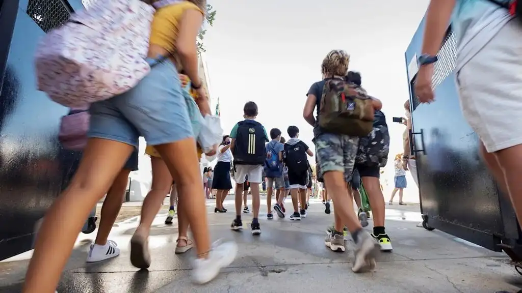 Tres escenarios posibles para la 'vuelta al cole' tras las navidades en plena oleada de contagios de Covid-19 Tres escenarios posibles para la 'vuelta al cole' tras las navidades en plena oleada de contagios de Covid-19