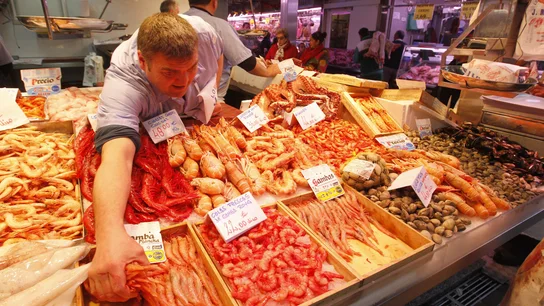 La Navidad dispara los precios de alimentos como el besugo, la merluza o la piña La Navidad dispara los precios de alimentos como el besugo, la merluza o la piña