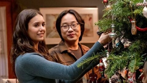 Nina Dobrev y Jimmy O. Yang en '¡Qué duro es el amor!'