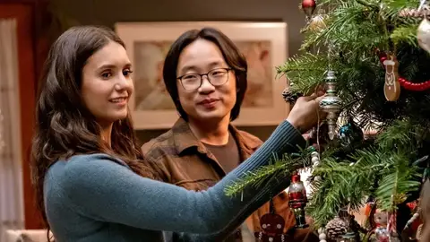 Nina Dobrev y Jimmy O. Yang en '¡Qué duro es el amor!' Nina Dobrev y Jimmy O. Yang en '¡Qué duro es el amor!'