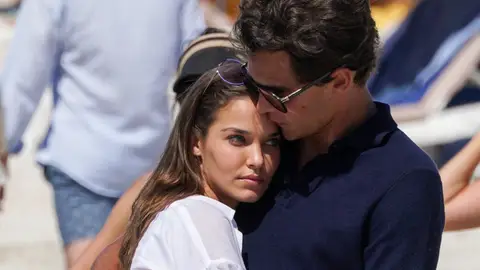 Pepe Barroso Jr. y su novia, Gara Arias Pepe Barroso Jr. y su novia, Gara Arias