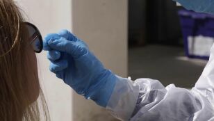 Catalu&ntilde;a y Madrid acumulan miles de contagios de coronavirus al no validar los positivos mediante PCR