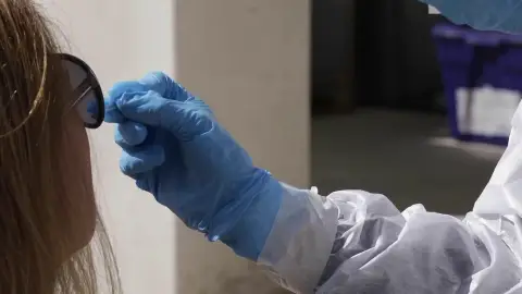 Cataluña y Madrid acumulan miles de contagios de coronavirus al no validar los positivos mediante PCR Cataluña y Madrid acumulan miles de contagios de coronavirus al no validar los positivos mediante PCR