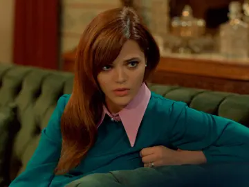 Züleyha teme que Demir cambie su actitud con Adnan Züleyha teme que Demir cambie su actitud con Adnan