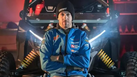 Joan Lascorz, el primer piloto tetrapléjico en el Dakar: "Vamos contra corriente, pero vamos" Joan Lascorz, el primer piloto tetrapléjico en el Dakar: "Vamos contra corriente, pero vamos"