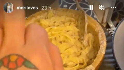 La mano de Dani Martín en los Instagram Stories de Meriloves