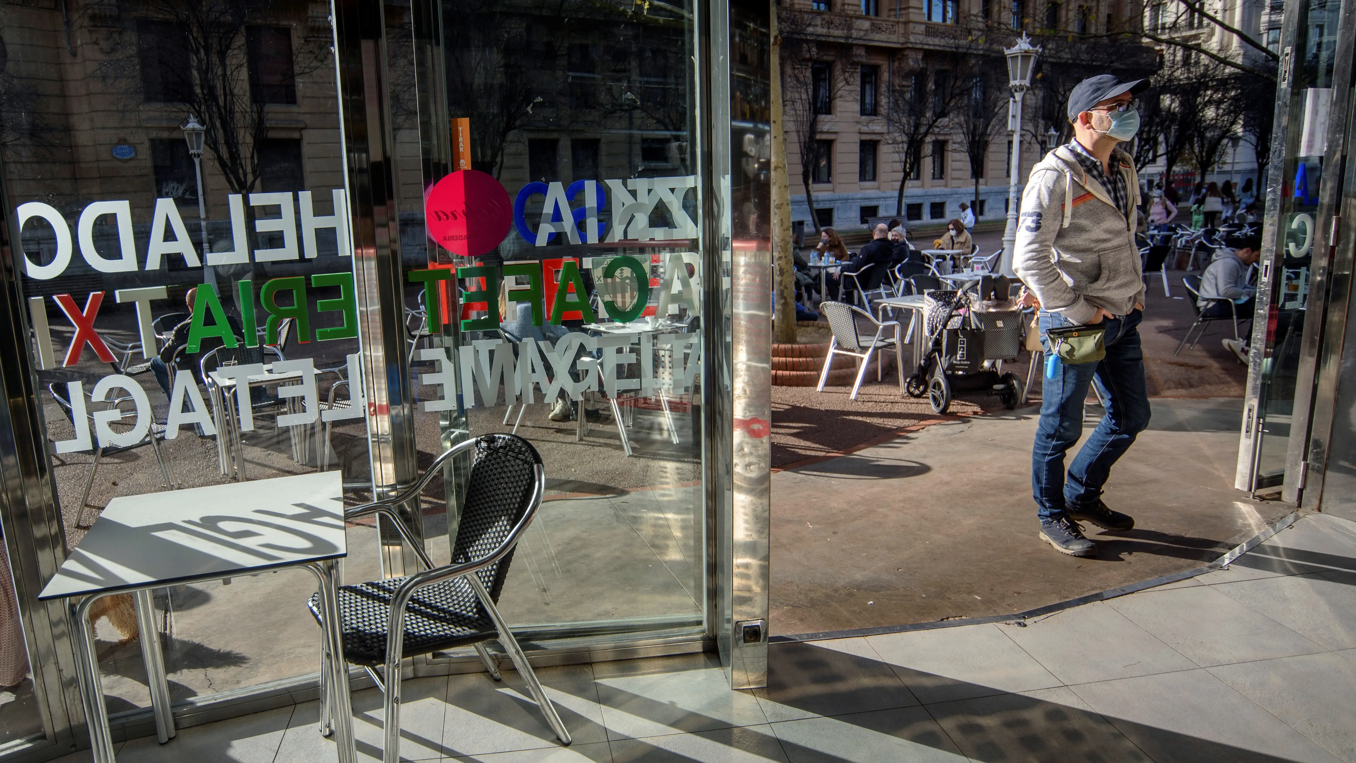 Entrada a una cafetería en el País Vasco Entrada a una cafetería en el País Vasco