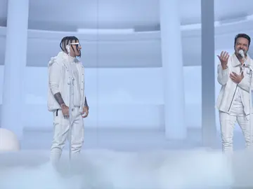 Agoney siente el ‘Vacío’ como Rauw Alejandro junto a Luis Fonsi Agoney siente el ‘Vacío’ como Rauw Alejandro junto a Luis Fonsi