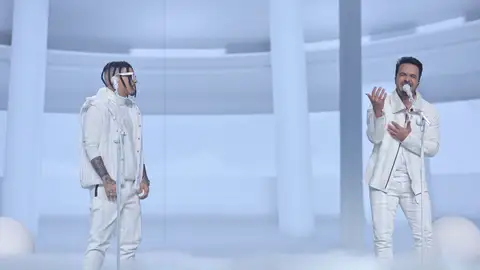 Agoney siente el ‘Vacío’ como Rauw Alejandro junto a Luis Fonsi  Agoney siente el ‘Vacío’ como Rauw Alejandro junto a Luis Fonsi