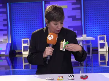 Eva Hache muestra su increíble colección de broches de LEGO Eva Hache muestra su increíble colección de broches de LEGO