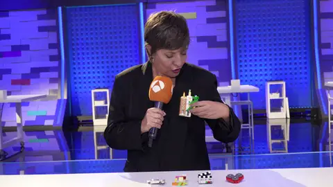 Eva Hache muestra su increíble colección de broches de LEGO 'LEGO Masters'