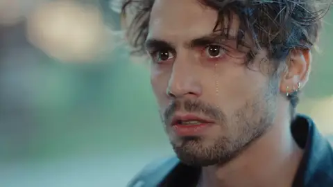 Selçuk acude en busca de su padre, Haluk Güçlü