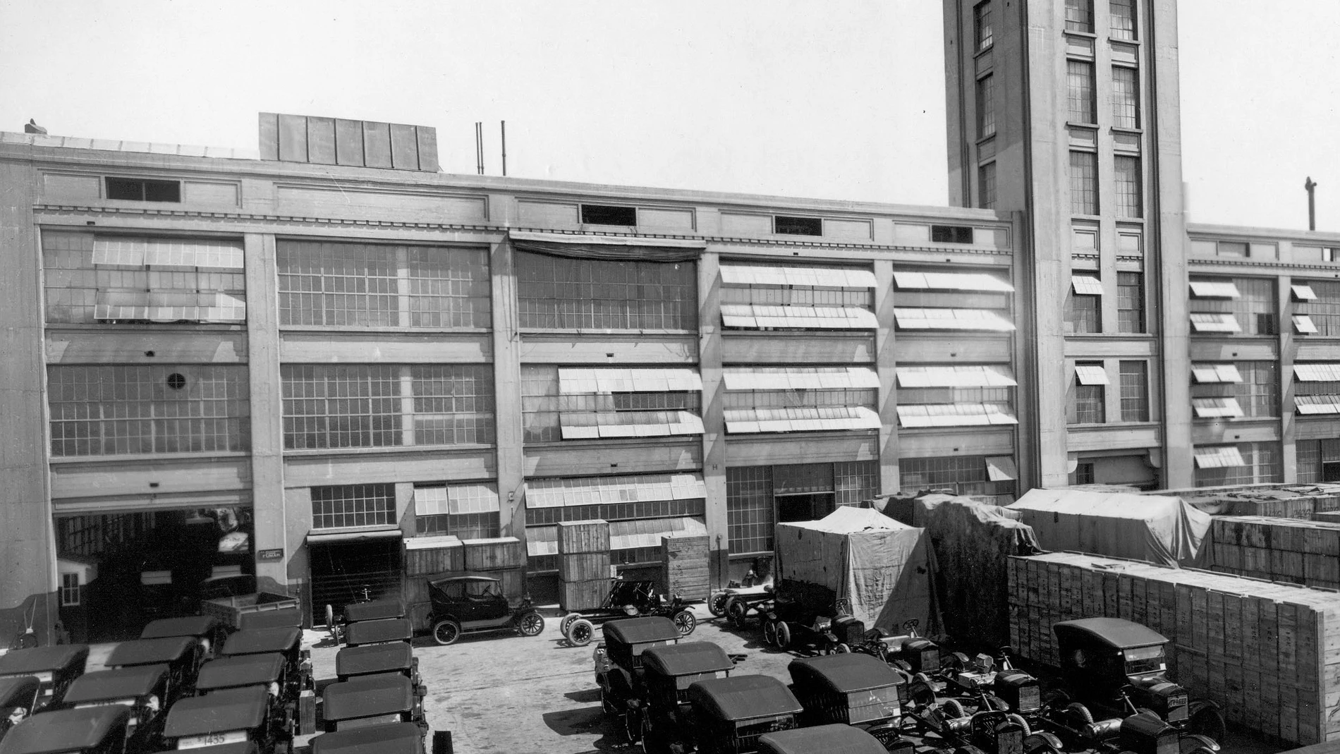 Efemérides de hoy 5 de enero de 2022. Planta Ford en La Boca, Buenos Aires, abierta en 1922.