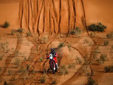 Joan Barreda gana en motos y Loeb vence a Al-Attiyah en coches en la etapa 3 del rally Dakar Joan Barreda gana en motos y Loeb vence a Al-Attiyah en coches en la etapa 3 del rally Dakar