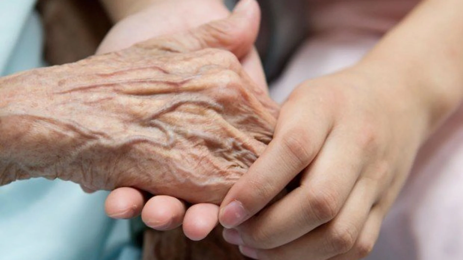 Muere una mujer de 82 años de covid-19 después de quedar con una amiga que le ocultó que era positivo