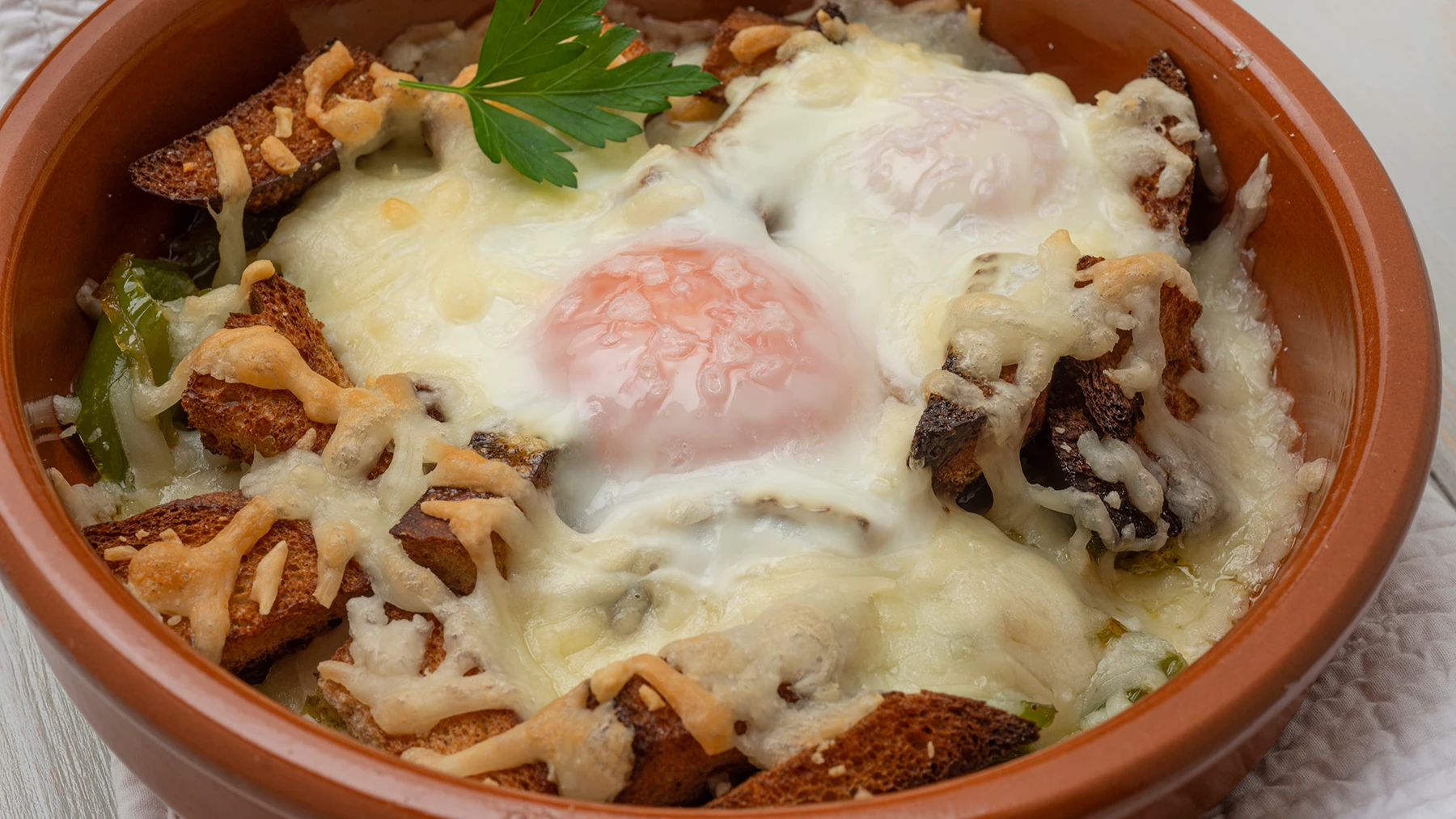 Receta "f&aacute;cil, sencilla y r&aacute;pida" de Karlos Argui&ntilde;ano: huevos Napole&oacute;n