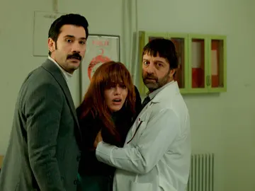 Un encuentro inesperado: Yilmaz y Züleyha se topan con Müjgan en el hospital Un encuentro inesperado: Yilmaz y Züleyha se topan con Müjgan en el hospital
