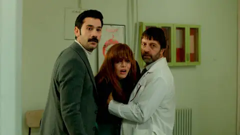 Un encuentro inesperado: Yilmaz y Züleyha se topan con Müjgan en el hospital Un encuentro inesperado: Yilmaz y Züleyha se topan con Müjgan en el hospital