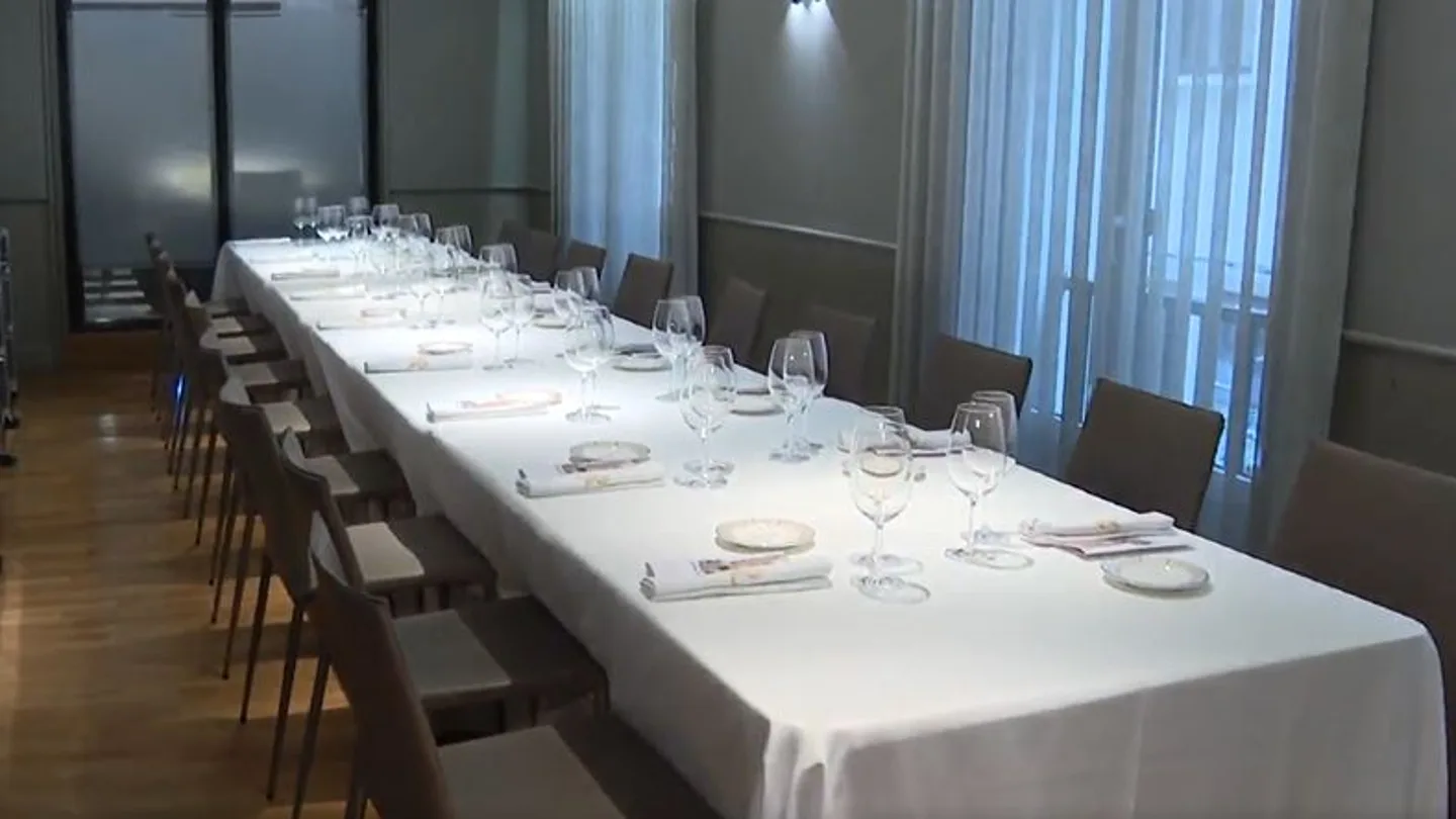 Mesa de un restaurante Mesa de un restaurante