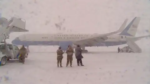 Joe Biden queda atrapado en el Air Force One por una tormenta de nieve en Maryland Joe Biden queda atrapado en el Air Force One por una tormenta de nieve en Maryland