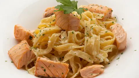 Receta de fettuccini Alfredo con salmón, de Karlos Arguiñano Receta de fettuccini Alfredo con salmón, de Karlos Arguiñano