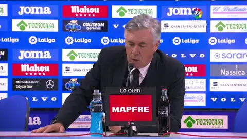 El divertido lapsus de Ancelotti al acabar su rueda de prensa: "Hola" El divertido lapsus de Ancelotti al acabar su rueda de prensa: "Hola"
