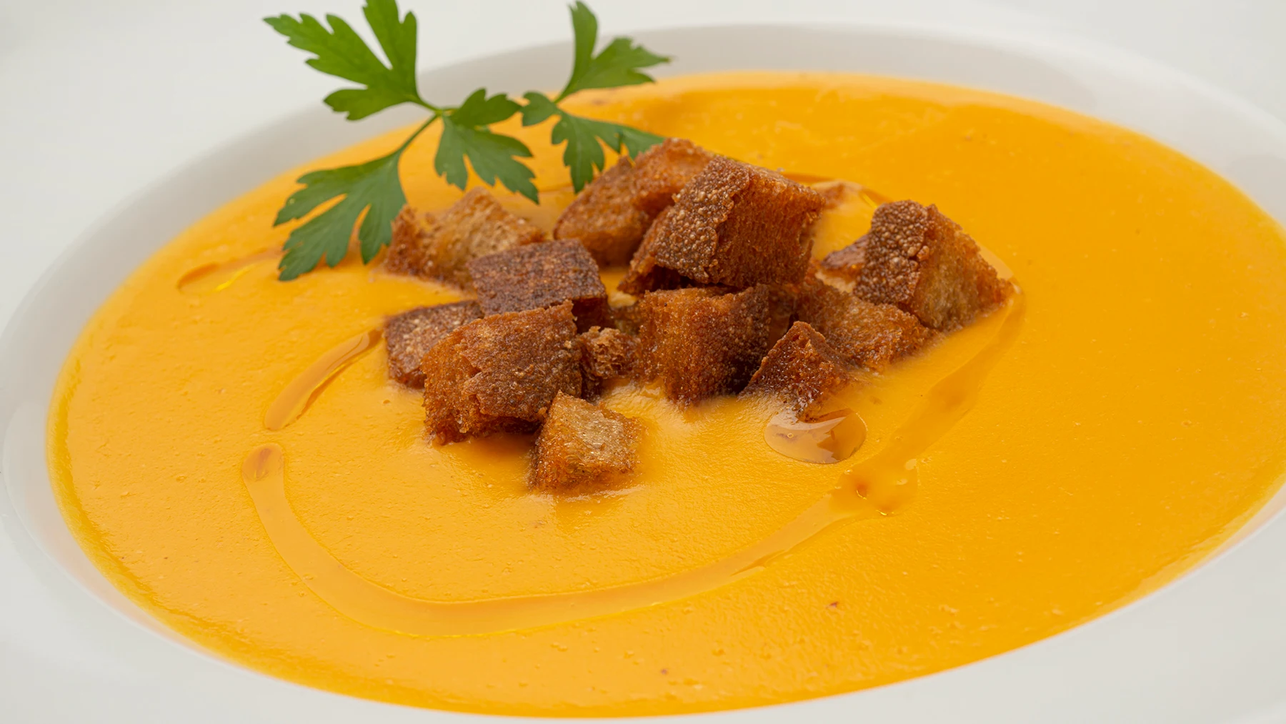 ¡Receta de 2 €, de Arguiñano!: sopa de zanahoria y boniato con picatostes ¡Receta de 2 €, de Arguiñano!: sopa de zanahoria y boniato con picatostes