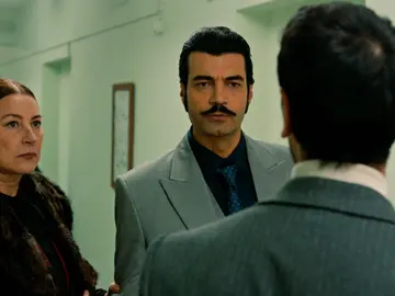 Demir y Yilmaz, cara a cara, esperan la llegada de sus hijos Demir y Yilmaz, cara a cara, esperan la llegada de sus hijos