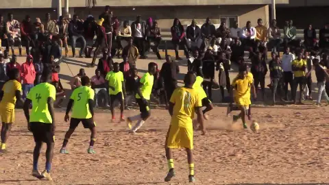 El partido de fútbol que une a refugiados africanos en Libia ante cientos de espectadores El partido de fútbol que une a refugiados africanos en Libia ante cientos de espectadores