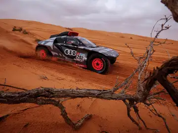 Carlos Sainz hace historia con Audi y gana la etapa 3 del rally Dakar 