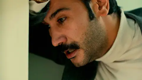 Yilmaz se derrumba ante la idea de perder a su hijo Yilmaz se derrumba ante la idea de perder a su hijo