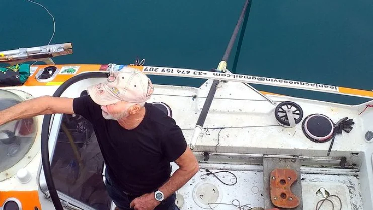 El increíble reto de un francés de 74 años que intentará cruzar el Atlántico en canoa El increíble reto de un francés de 74 años que intentará cruzar el Atlántico en canoa