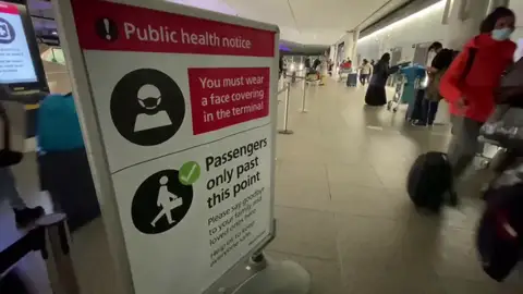 Reino Unido elimina el requisito de presentar un test negativo para entrar en el país Reino Unido elimina el requisito de presentar un test negativo para entrar en el país