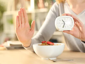 El reloj marca cuándo interrumpir el ayuno. El reloj marca cuándo interrumpir el ayuno.