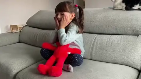 Valentina recibe una llamada de los Reyes Magos Valentina recibe una llamada de los Reyes Magos