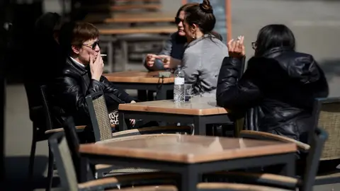 Fumar influye gravemente en la evolución de los pacientes por coronavirus en España Fumar influye gravemente en la evolución de los pacientes por coronavirus en España