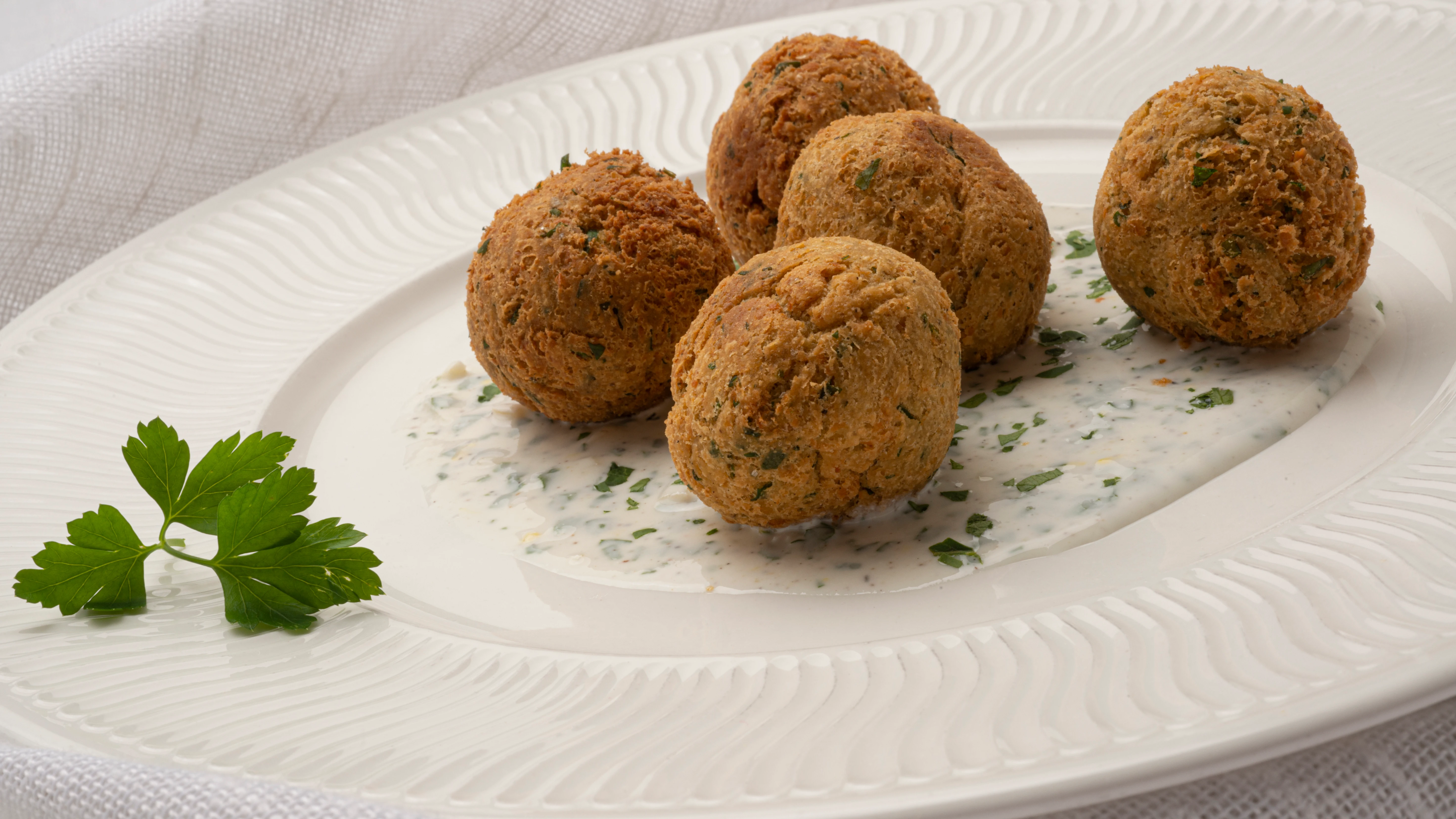 Receta de bolitas de falafel con salsa de yogur Receta de bolitas de falafel con salsa de yogur