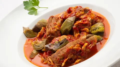 Receta "con toque": costilla guisada con choriceros y alcachofas Receta "con toque": costilla guisada con choriceros y alcachofas