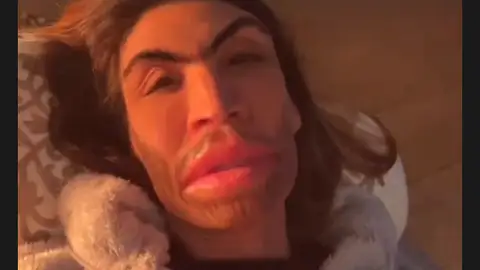 SJoaquín arrasa en Instagram con un troleo épico a su mujer: "Qué cosa más fea" SJoaquín arrasa en Instagram con un troleo épico a su mujer: "Qué cosa más fea"