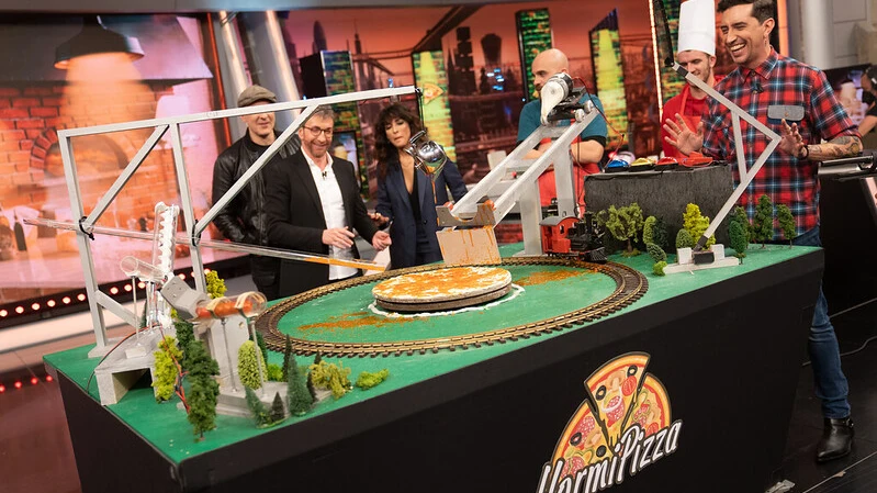 Marron intenta crear la pizza perfecta con tecnología punta… ¡con un final inesperado! Ciencia con Marron