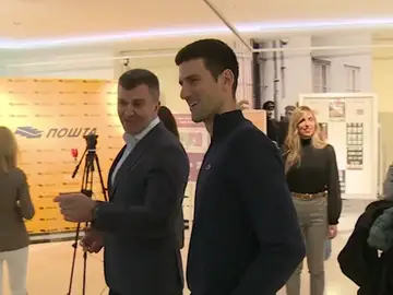 Las polémicas imágenes de Djokovic un día después de su supuesto positivo en Covid: sin mascarilla y rodeado de gente